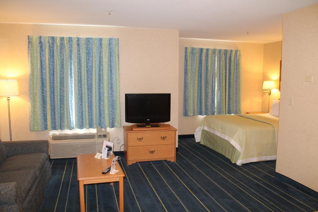 Days Inn & Suites By Wyndham Bridgeport - Clarksburg Zimmer foto